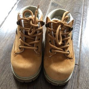 Toddler boy’s boots